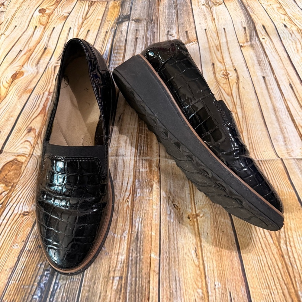 Clarks Collection Black‎ Leather Alligator Print Loafers Womens Size 7